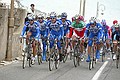 Tirreno-Adriatico: 10/16 maart 2004<br />1e etappe: Sabaudia - Sabaudia (172 km)<br />De Quick Step ploeg vooraan in het peloton<br />foto Marketa Navratilova/Cor Vos 2004